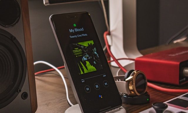 10 Ways to Make Your Phone Battery Last Longer | Improve Battery Life