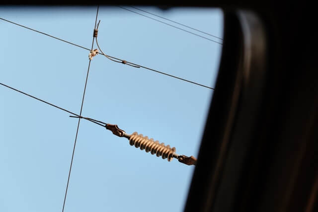 Why are U type jumpers provided in an overhead transmission line- Electric cable